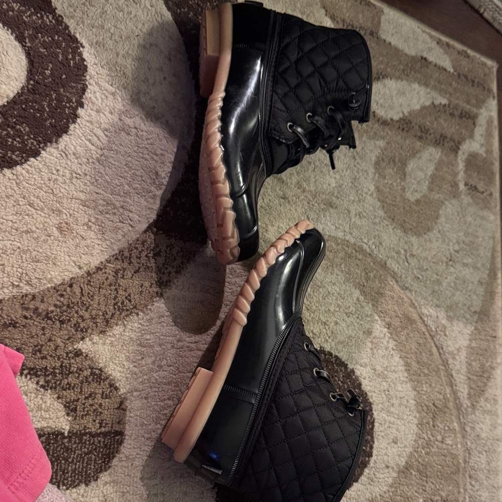 SO Black and Tan Women's Shoes - Picture 2 of 2